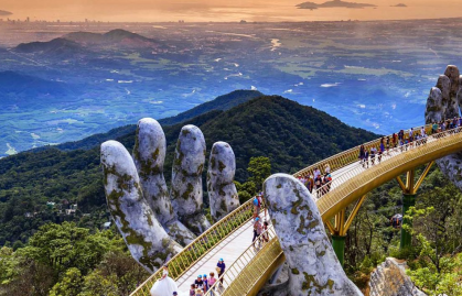 Da Nang greets first flight from Japan